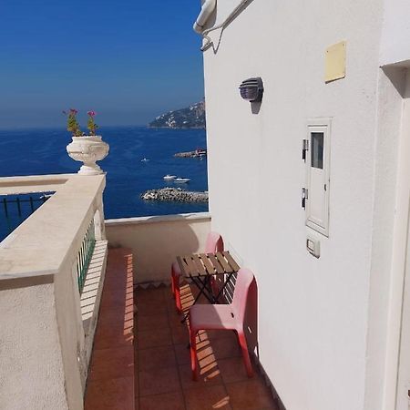 La Stanza Sul Porto Di Amalfi Camera Piccina Piccina Con Bagno Privato E Terrazzino Vista Mare Bagian luar foto