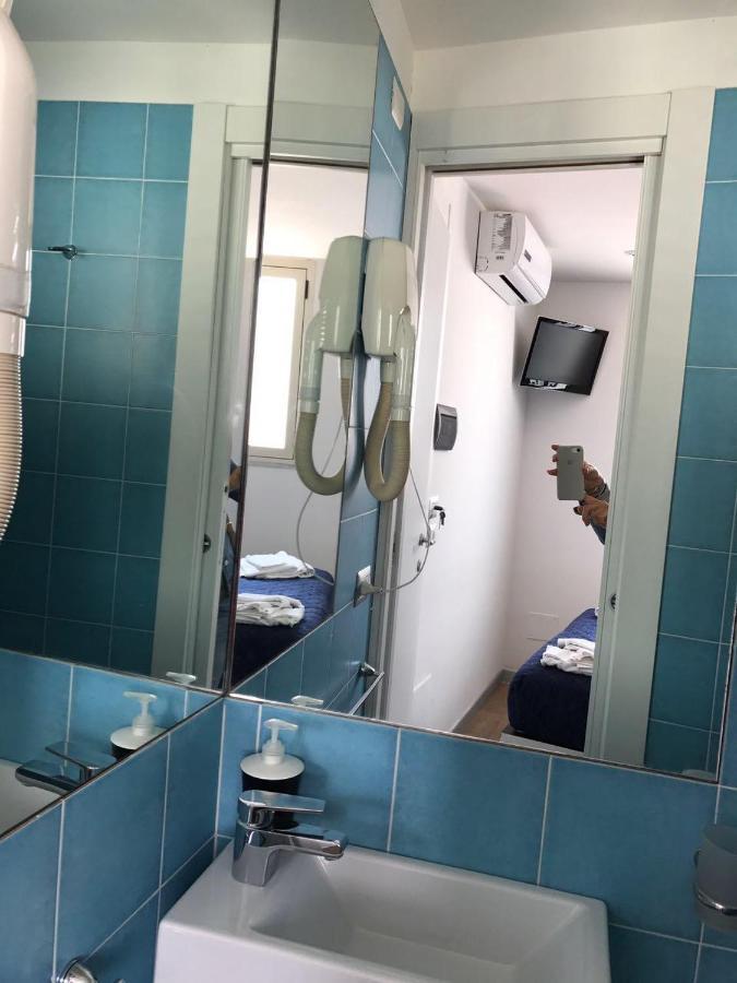La Stanza Sul Porto Di Amalfi Camera Piccina Piccina Con Bagno Privato E Terrazzino Vista Mare Bagian luar foto