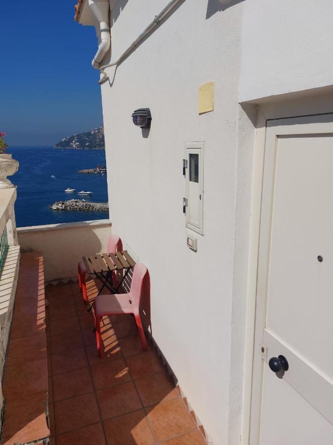 La Stanza Sul Porto Di Amalfi Camera Piccina Piccina Con Bagno Privato E Terrazzino Vista Mare Bagian luar foto