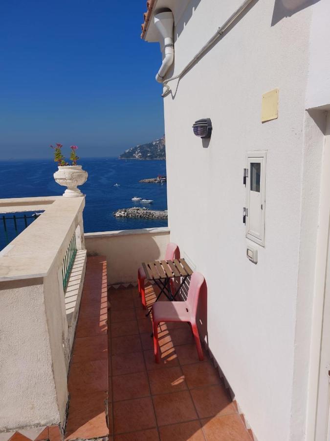 La Stanza Sul Porto Di Amalfi Camera Piccina Piccina Con Bagno Privato E Terrazzino Vista Mare Bagian luar foto