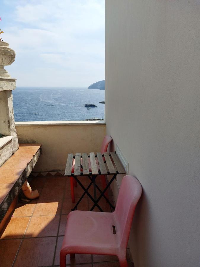 La Stanza Sul Porto Di Amalfi Camera Piccina Piccina Con Bagno Privato E Terrazzino Vista Mare Bagian luar foto