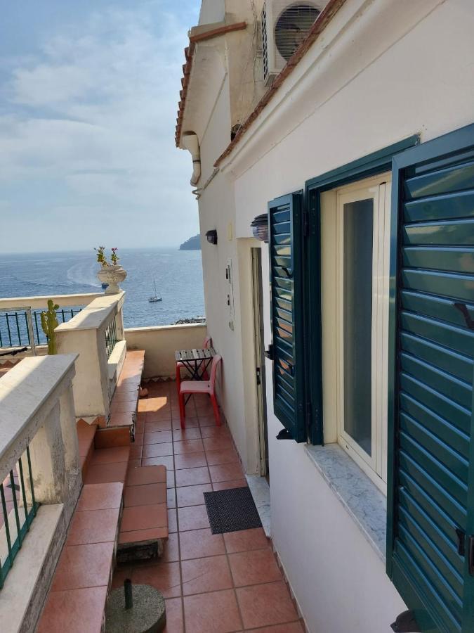 La Stanza Sul Porto Di Amalfi Camera Piccina Piccina Con Bagno Privato E Terrazzino Vista Mare Bagian luar foto