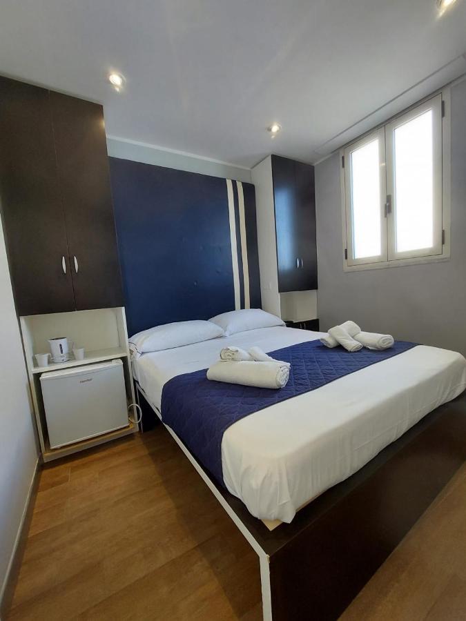 La Stanza Sul Porto Di Amalfi Camera Piccina Piccina Con Bagno Privato E Terrazzino Vista Mare Bagian luar foto